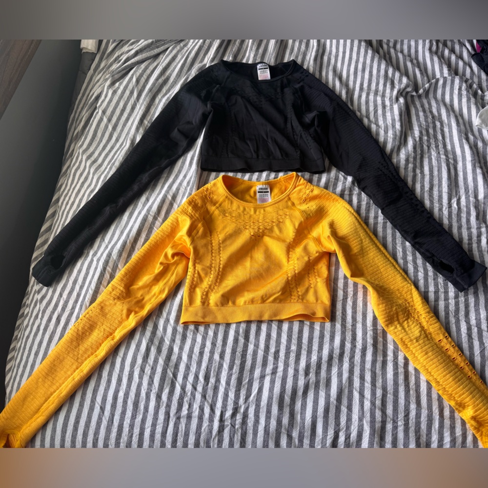 🌸GymShark Cropped Ribbed Long-Sleeve Tops — Yellow & Black Pair